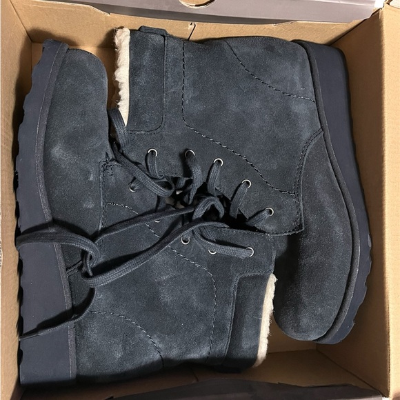 BearPaw Phoebe Suede Lace-up Boot - Picture 5 of 6